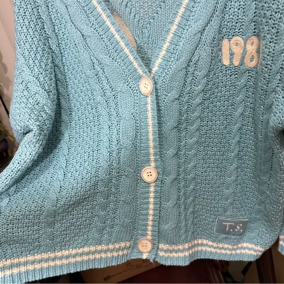 Taylor Swift 1989 Taylor’s Version Blue Cardigan Sweater MD/LG Official Merch - Picture 5 of 6